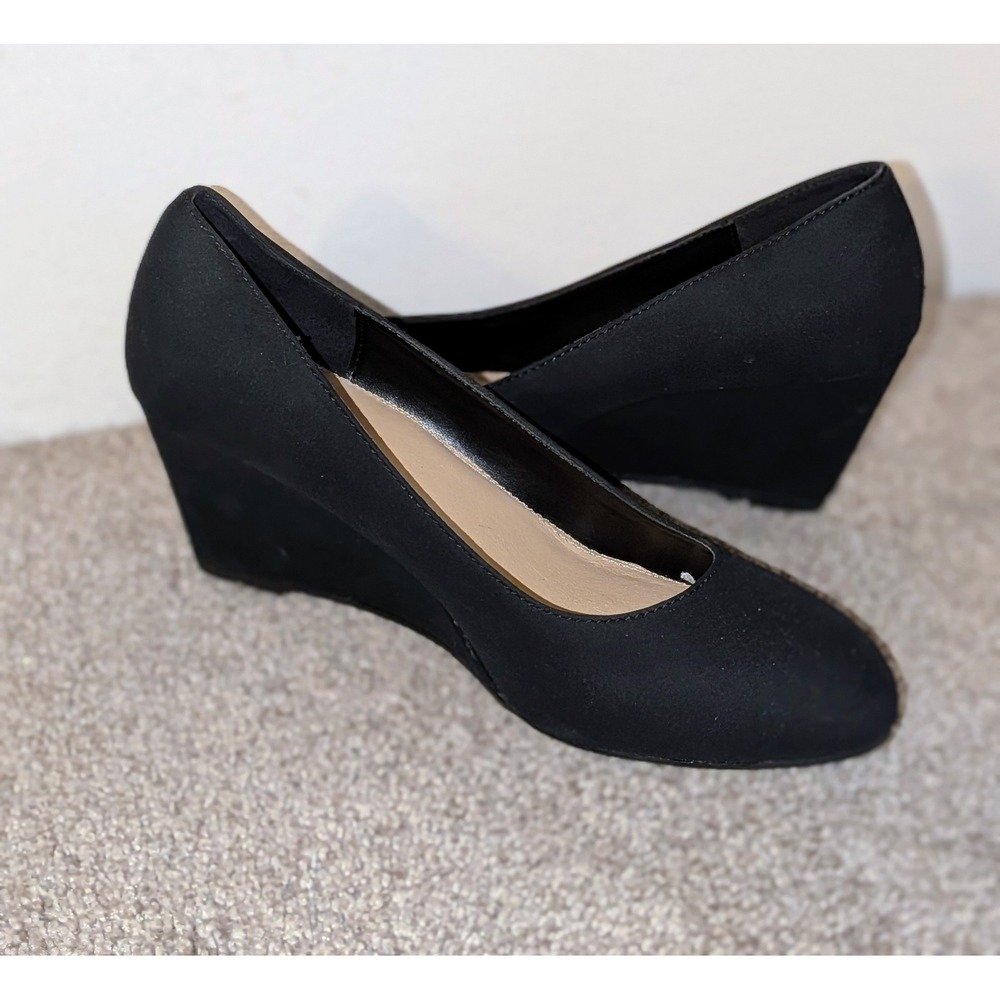 Solanz Trudie 2 Black Wedge Pumps Round Toe Shoes Womens Size 9M  NIB